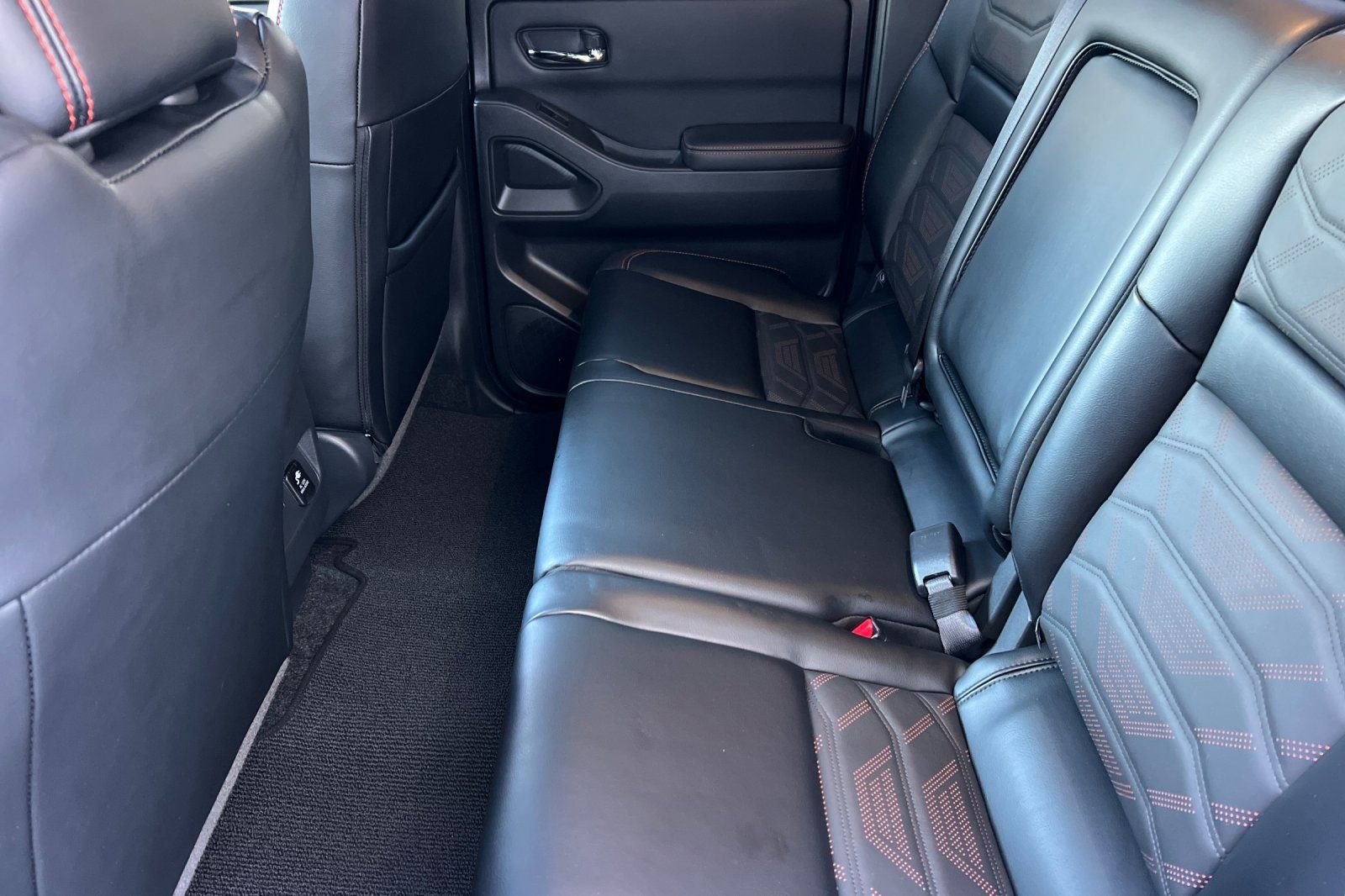 Used 2025 Nissan Frontier PRO-4X w/ Pro Premium Package image 12