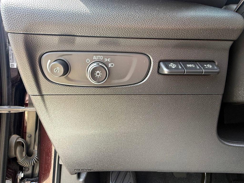 Used 2022 Buick Envision Avenir w/ Technology Package II image 26