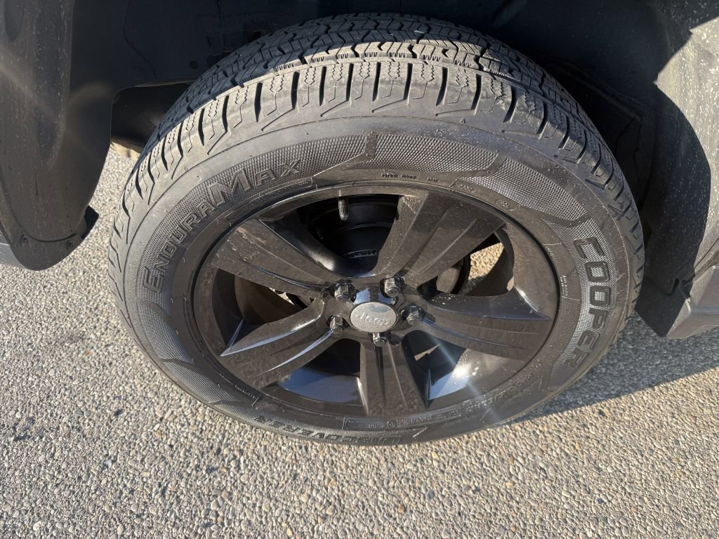 Used 2016 Jeep Compass Latitude w/ Sun/Sound Group image 19