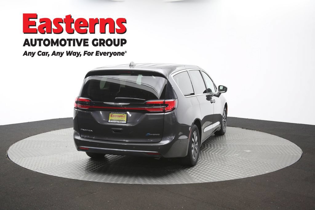 Used 2022 Chrysler Pacifica Touring-L w/ Uconnect Theater Family Group FWD image 40