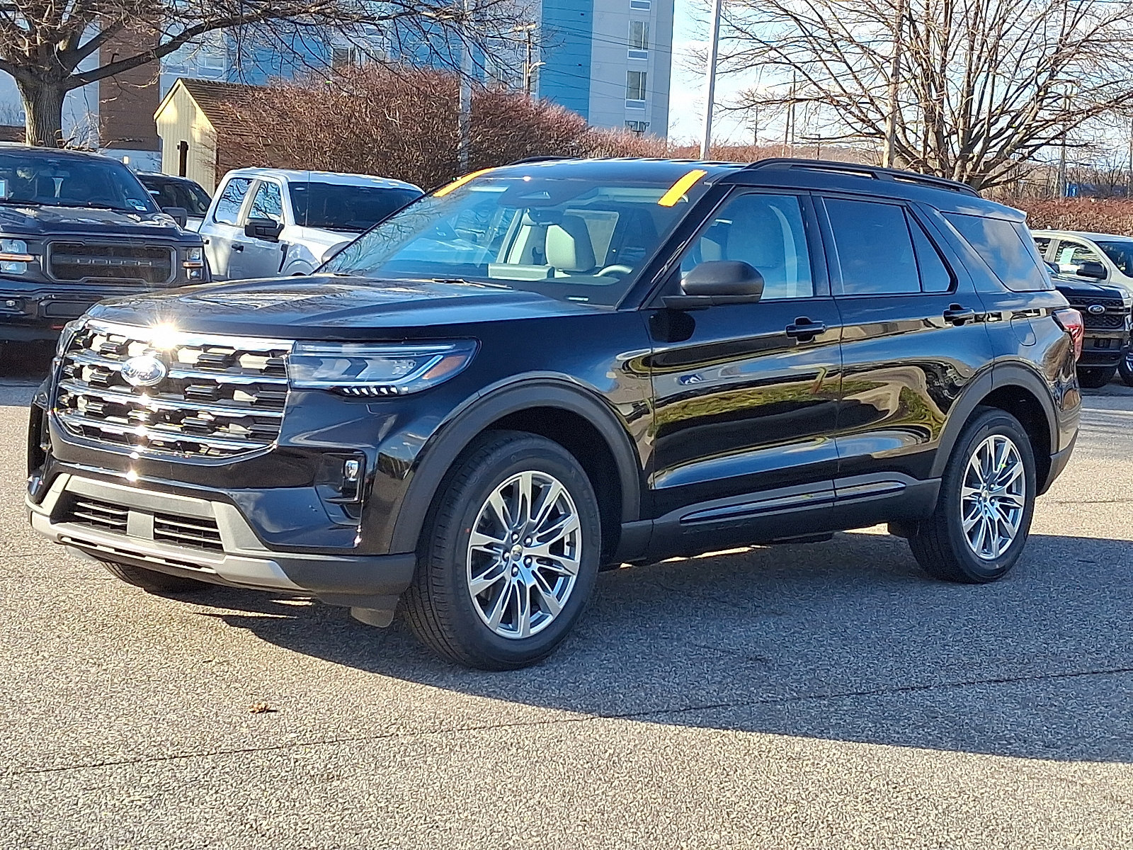 New 2026 Ford Explorer Active w/ Active Comfort Package AWD/4WD image 3