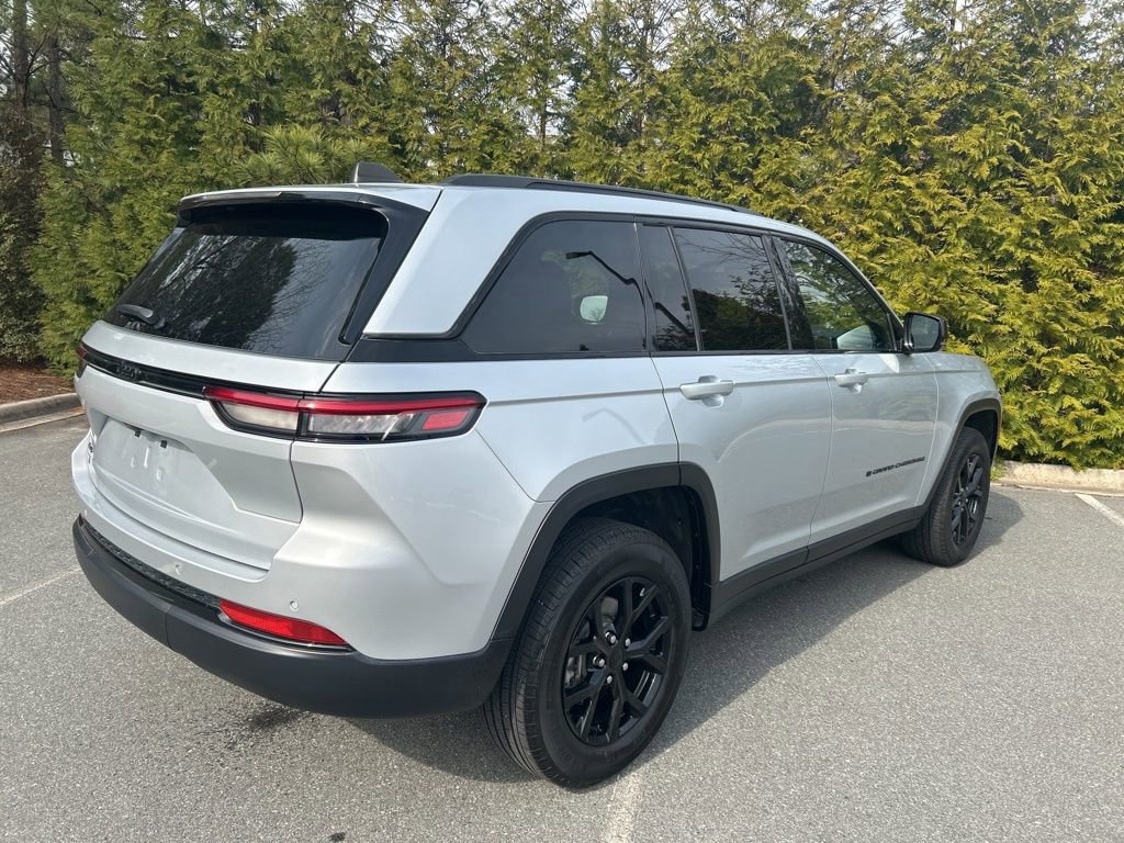 Used 2024 Jeep Grand Cherokee Altitude image 30