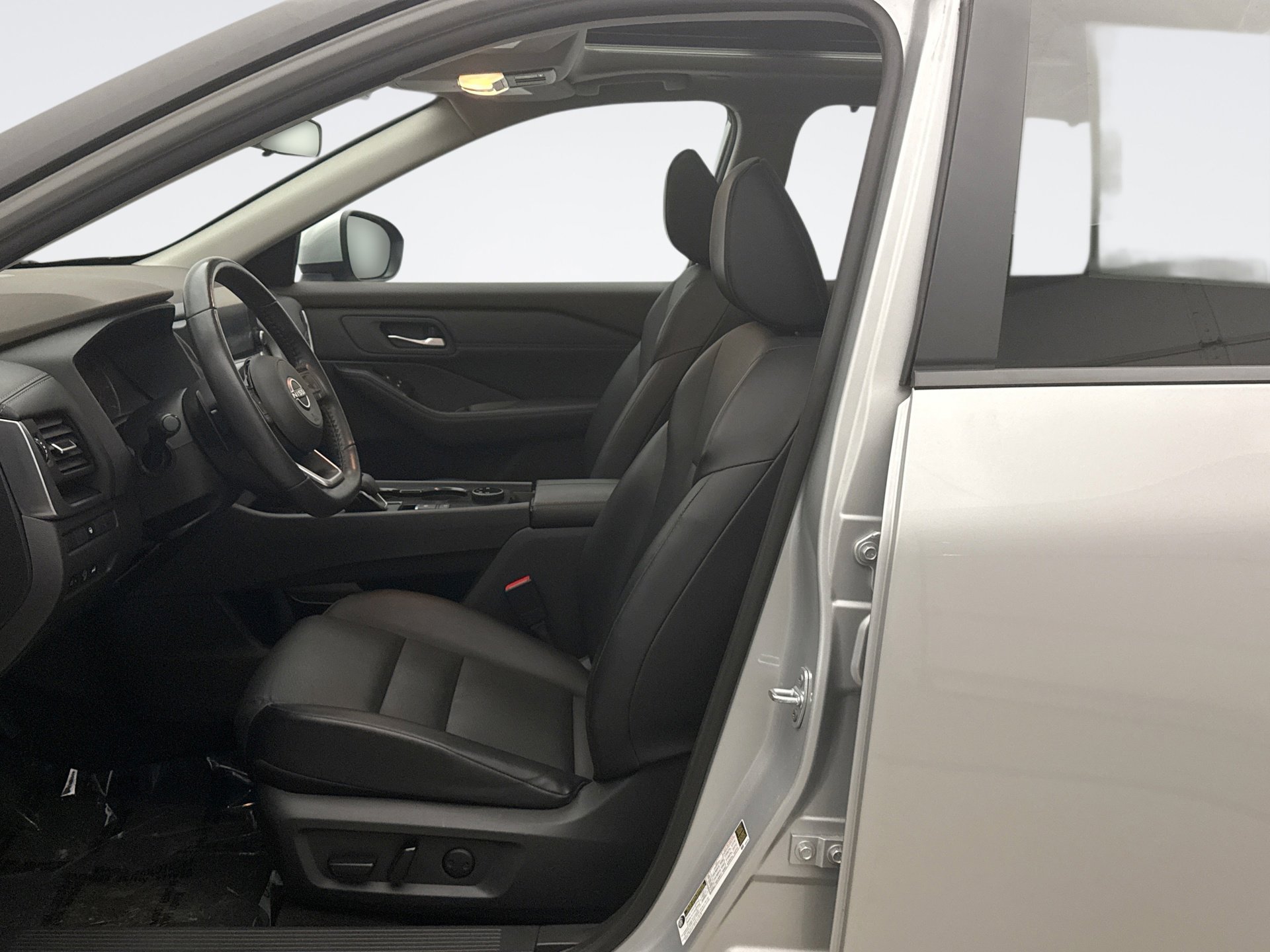 Used 2023 Nissan Rogue SV w/ SV Premium B Package image 11