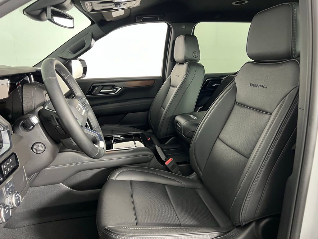 Used 2025 GMC Yukon XL Denali image 24