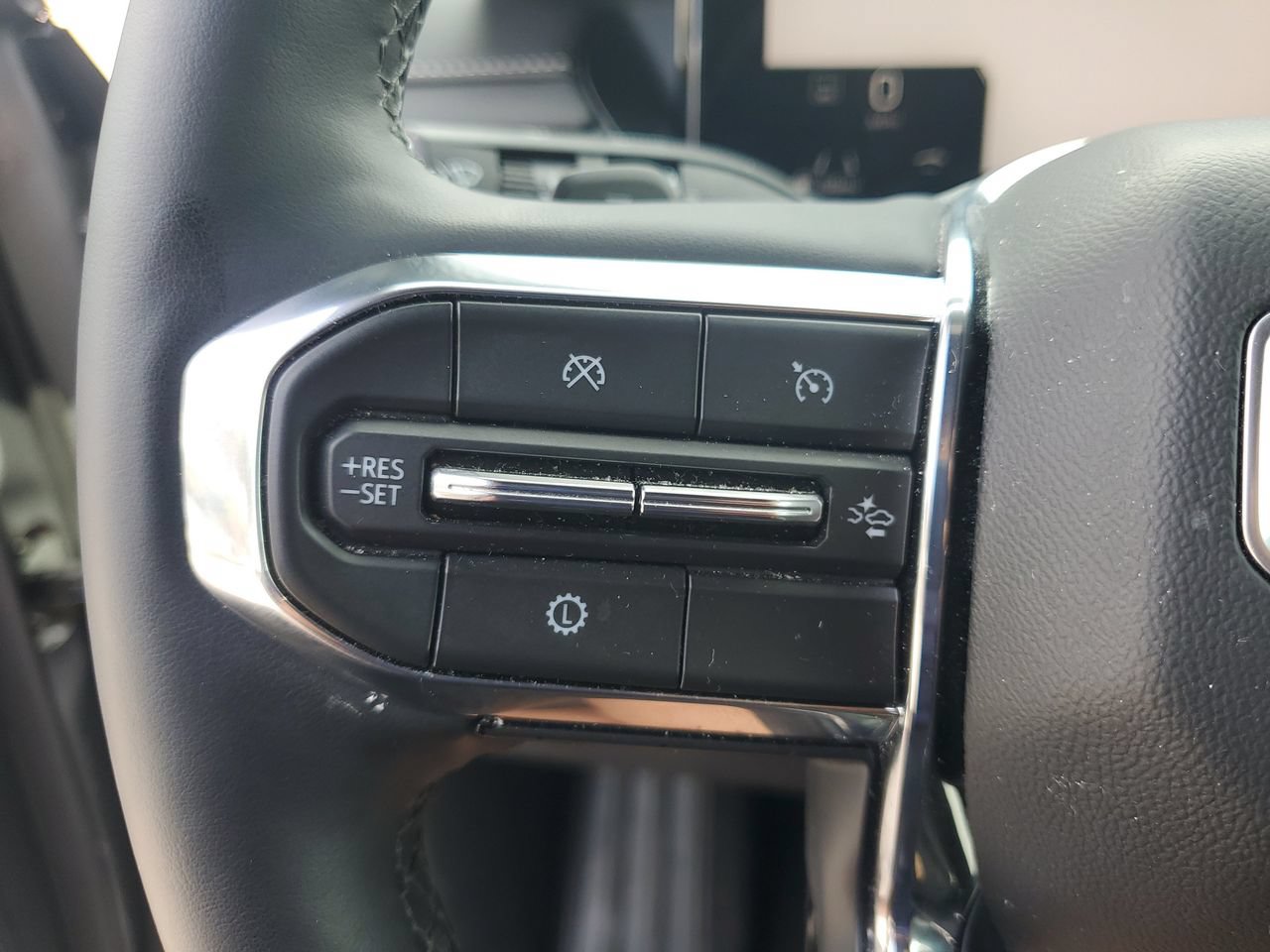 Used 2024 GMC Acadia Elevation w/ Luxury Package FWD image 18