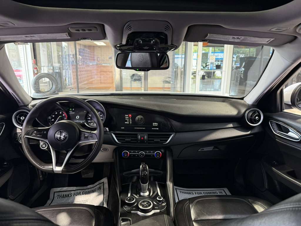 Used 2017 Alfa Romeo Giulia RWD image 23