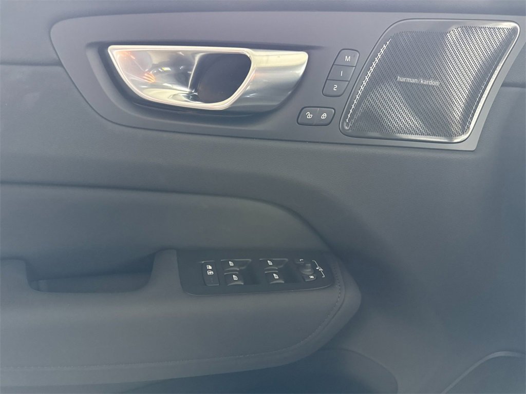 New 2026 Volvo XC60 T8 Plus image 10