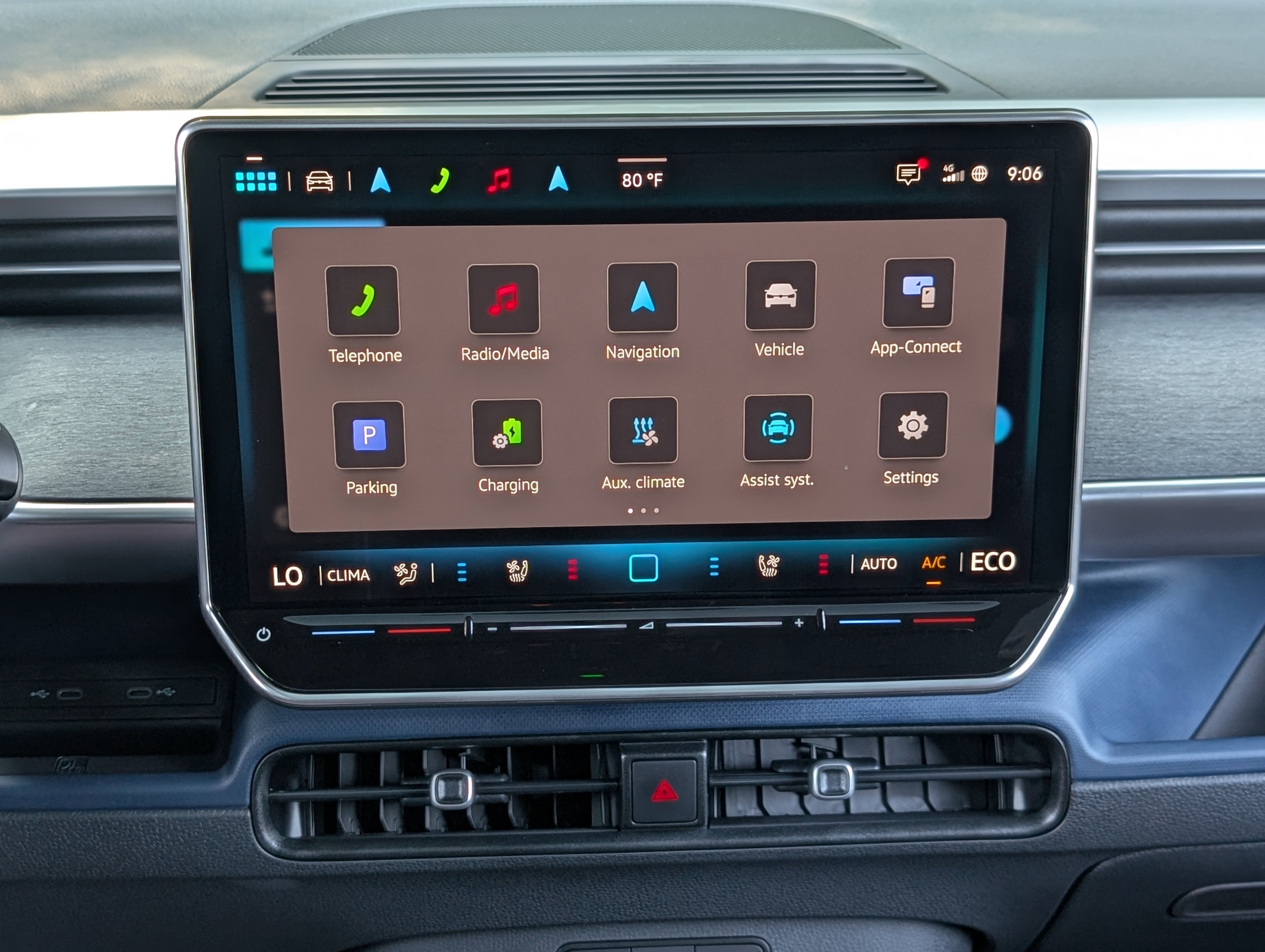 Used 2025 Volkswagen ID. Buzz Pro S Plus RWD image 27