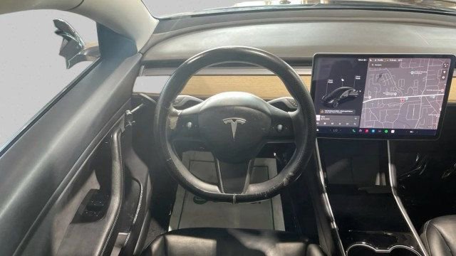 Used 2019 Tesla Model 3 Long Range image 16