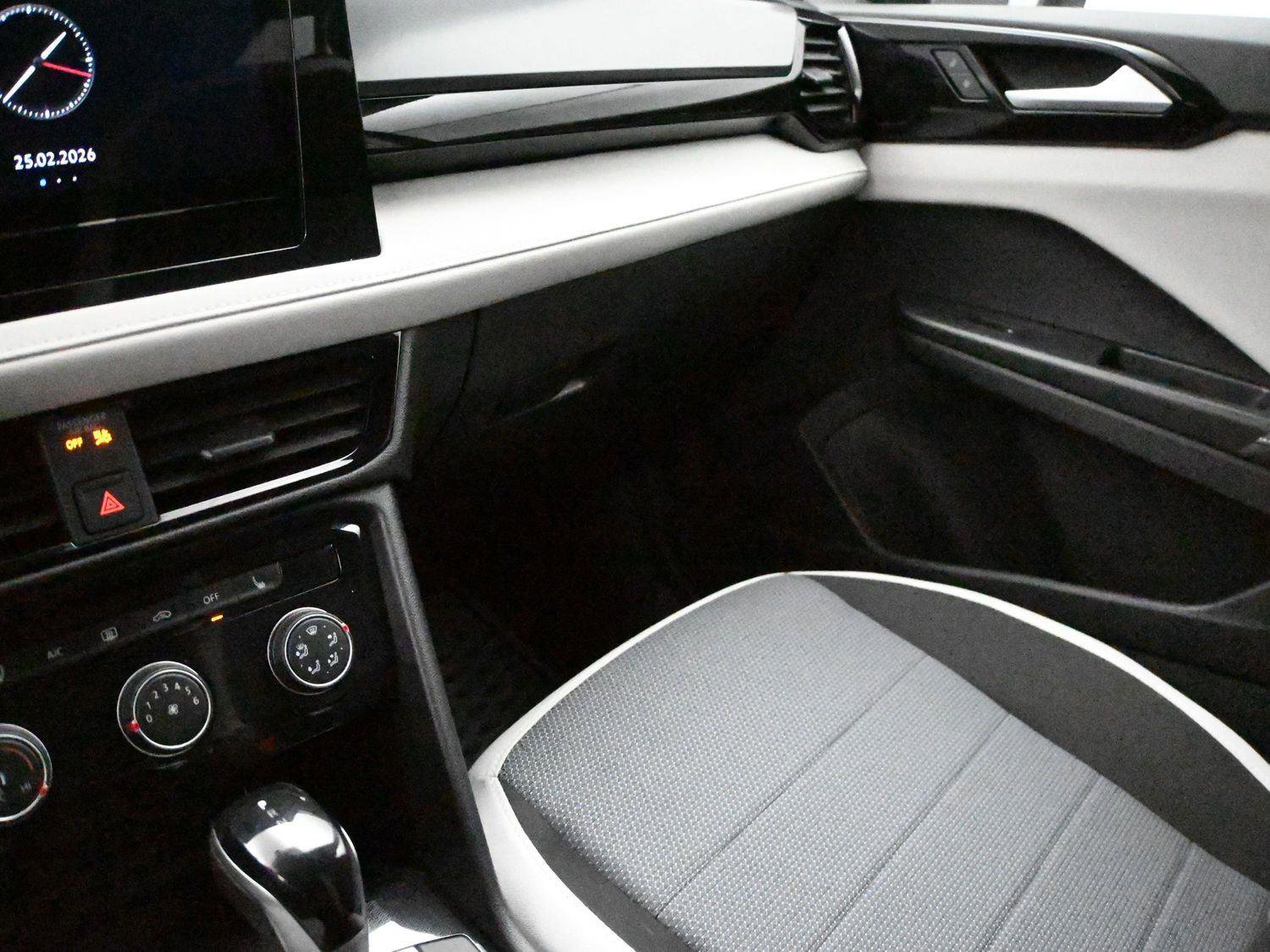 Certified 2025 Volkswagen Taos S w/ Taos Adventure Package (SXB) AWD/4WD image 4