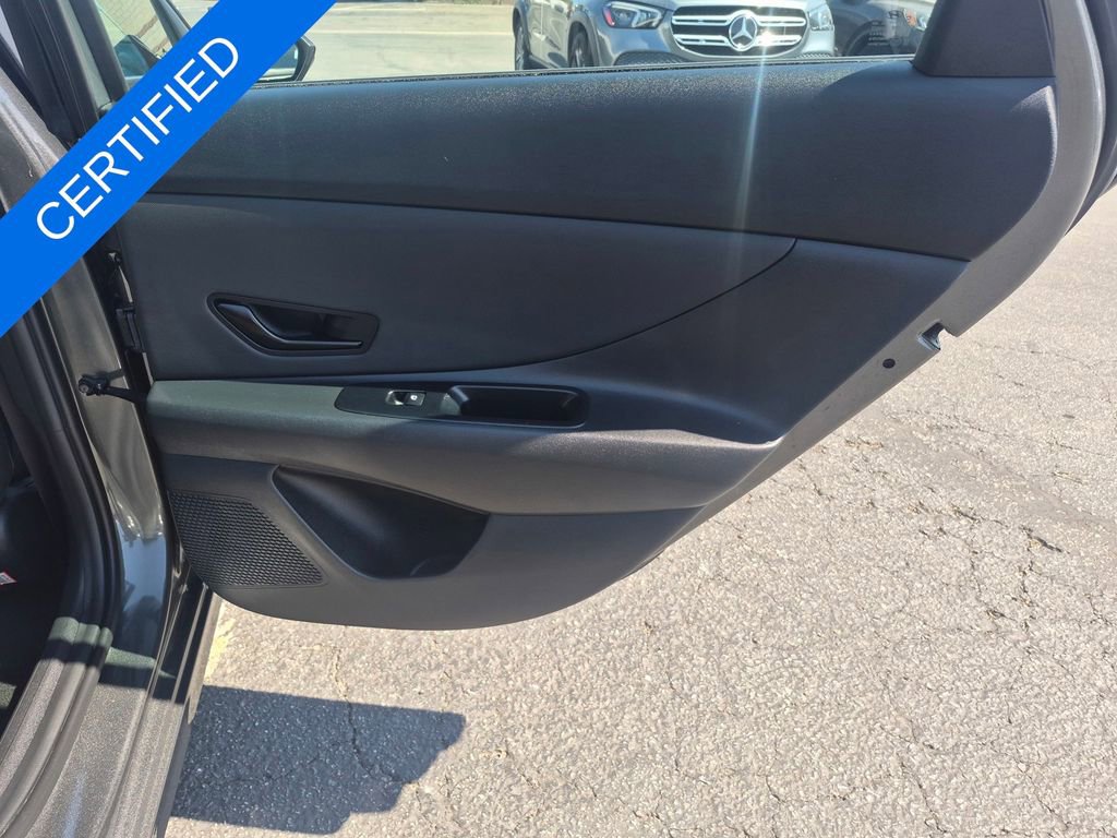 Used 2025 Hyundai Elantra SEL image 33