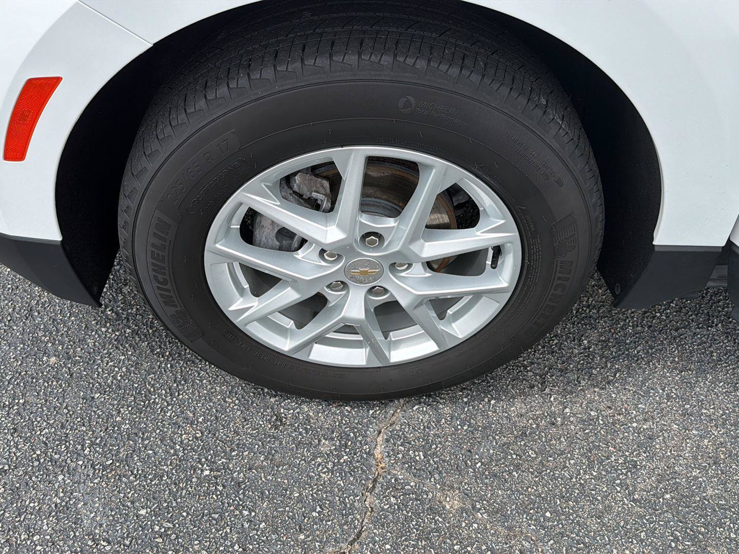 Used 2023 Chevrolet Equinox LT FWD image 36