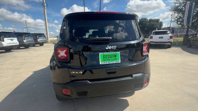 Used 2023 Jeep Renegade Latitude AWD/4WD image 7