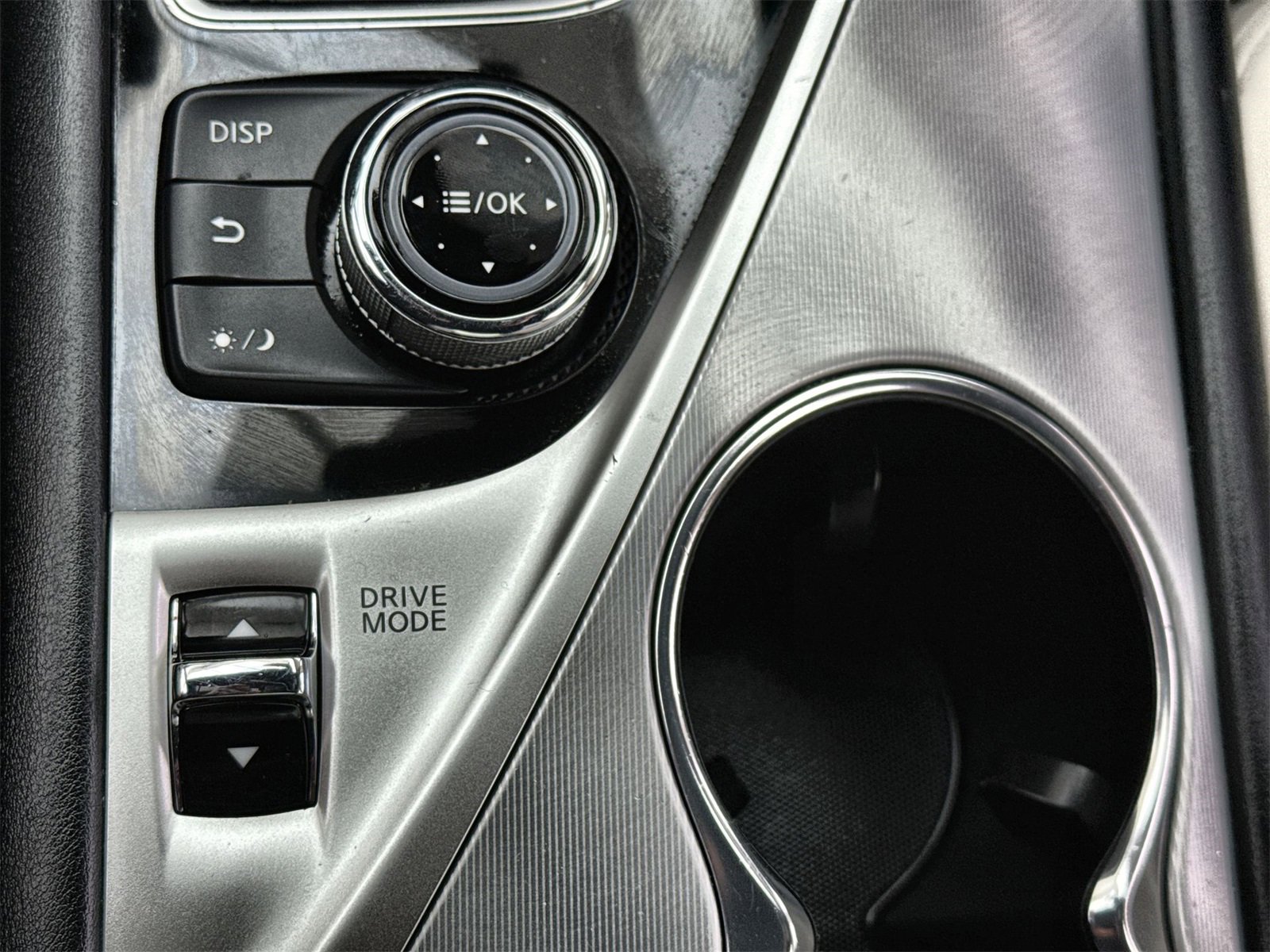 Used 2017 INFINITI Q60 3.0t w/ Cargo Package image 30