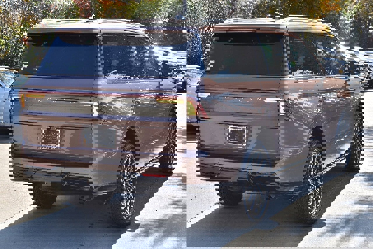 Certified 2025 Lincoln Navigator Black Label image 8