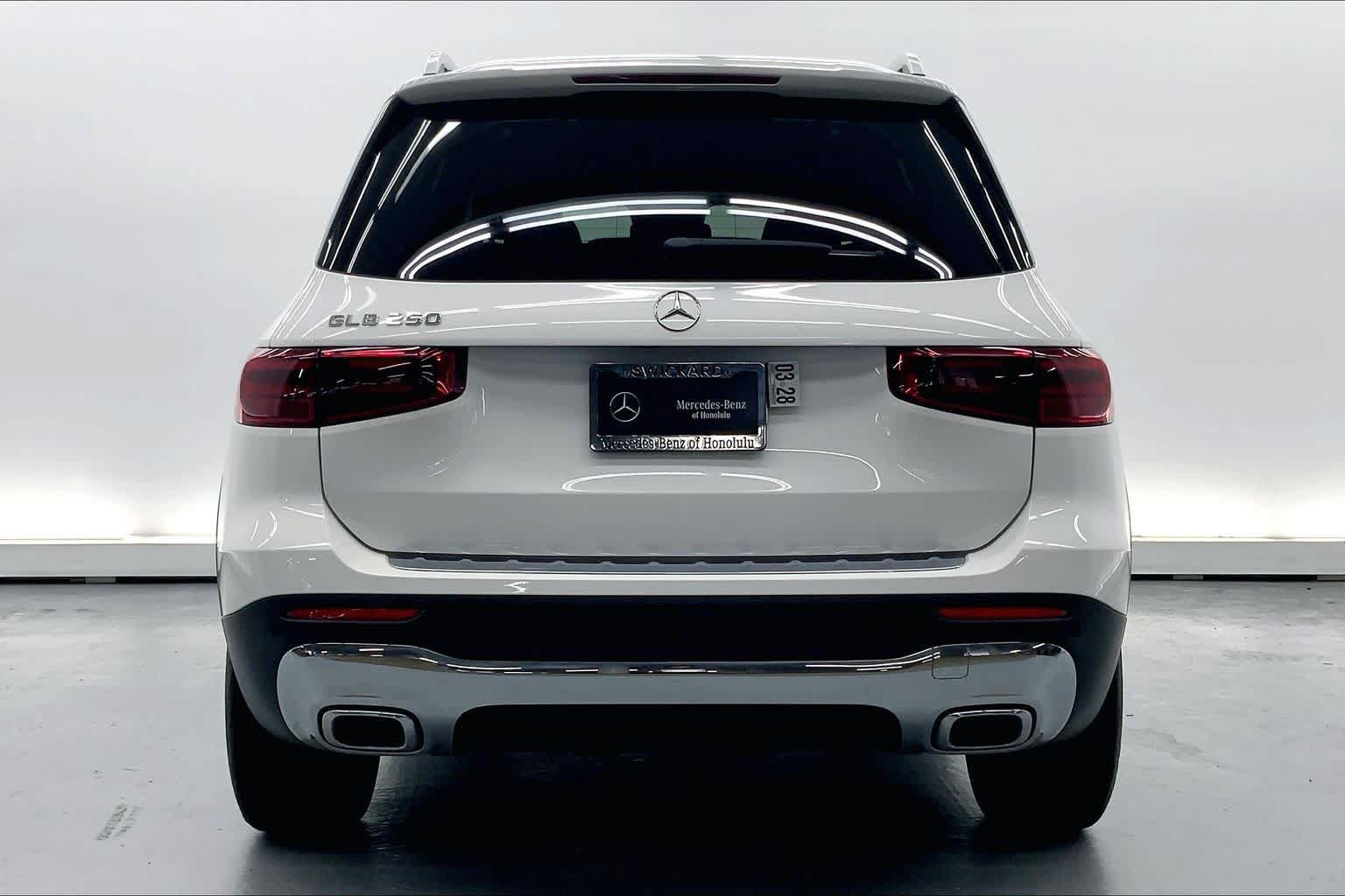 Used 2026 Mercedes-Benz GLB 250 image 3