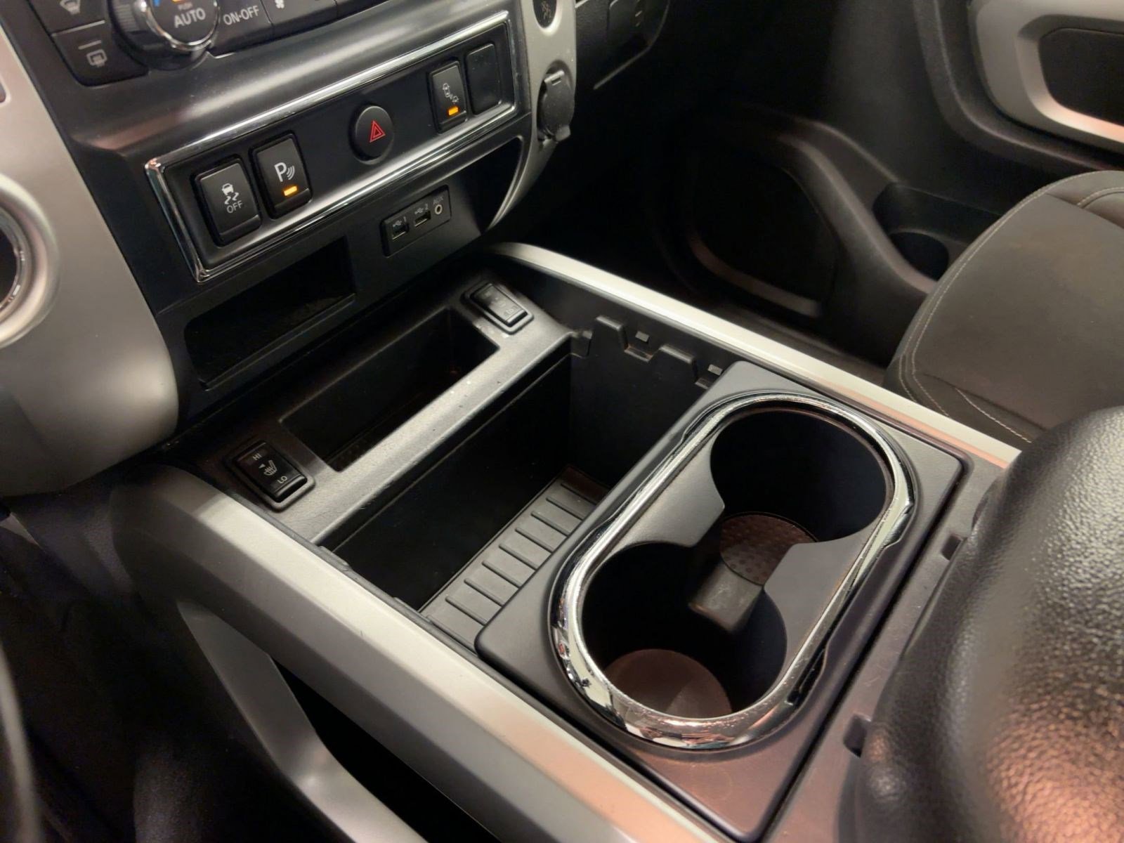 Used 2019 Nissan Titan SV w/ SV Convenience Package image 27