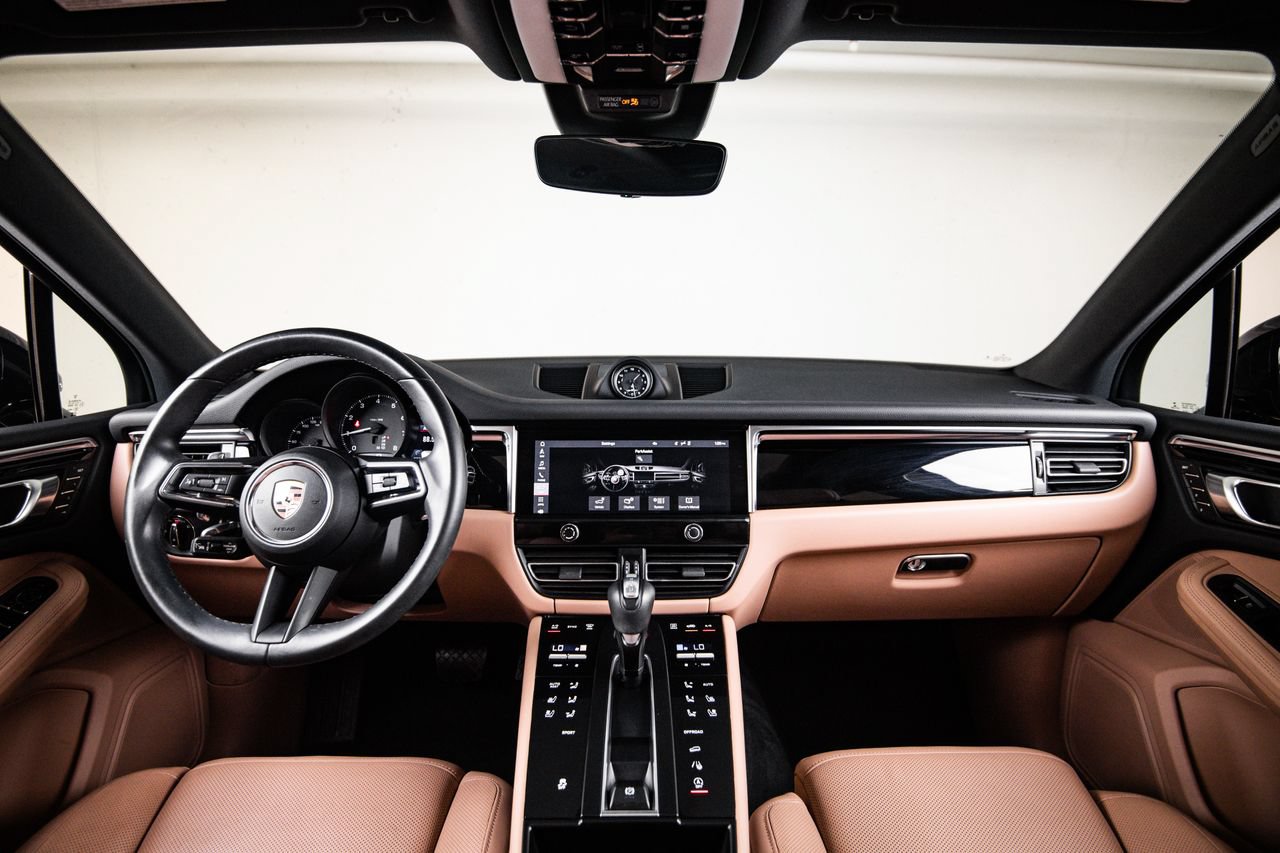 Certified 2023 Porsche Macan AWD/4WD image 25