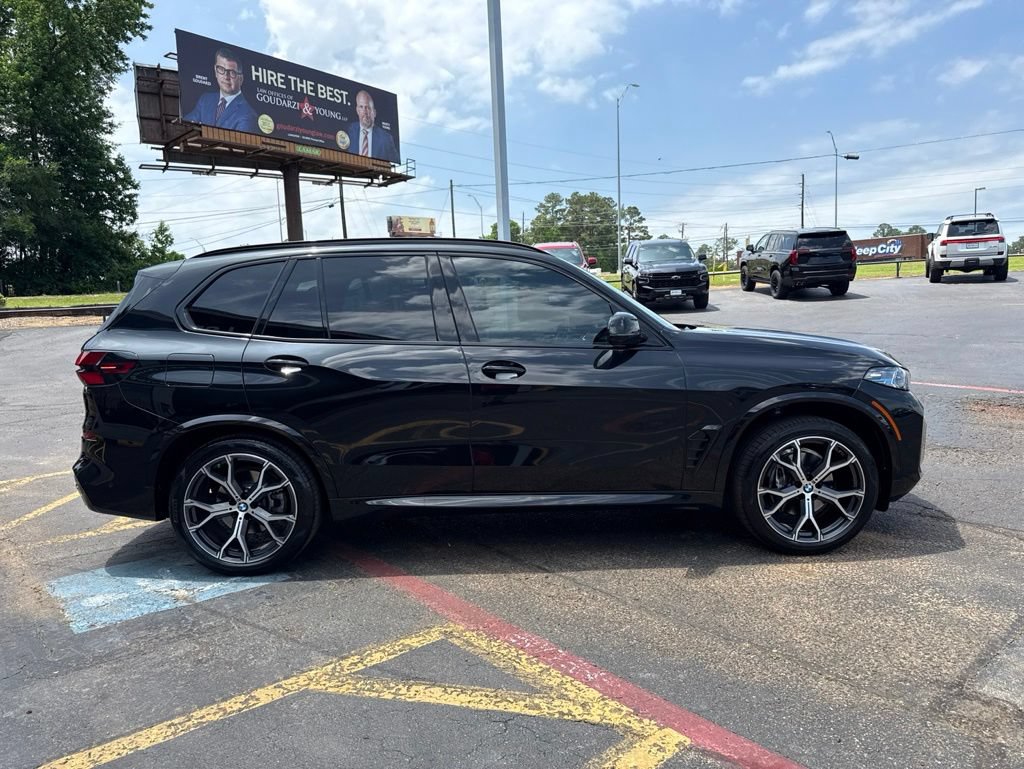 Used 2024 BMW X5 sDrive40i w/ M Sport Package RWD image 3