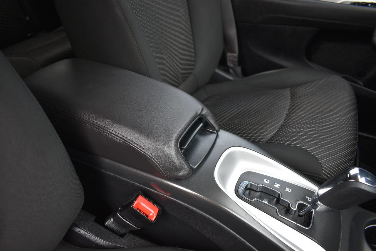 Used 2020 Dodge Journey SE FWD image 26