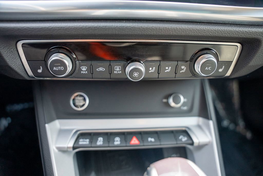 Used 2024 Audi Q3 2.0T Premium image 27