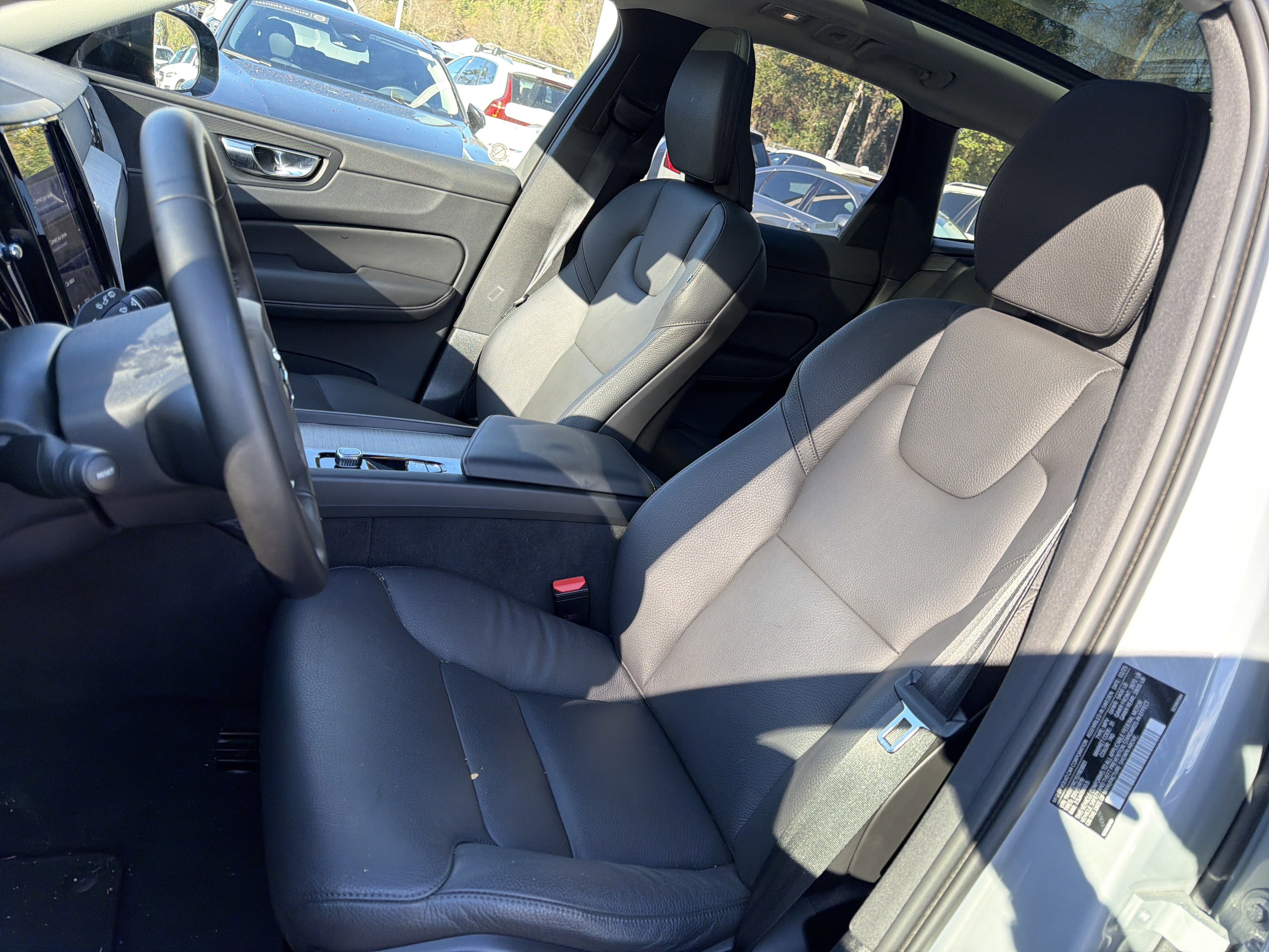 Certified 2025 Volvo XC60 B5 Plus image 16