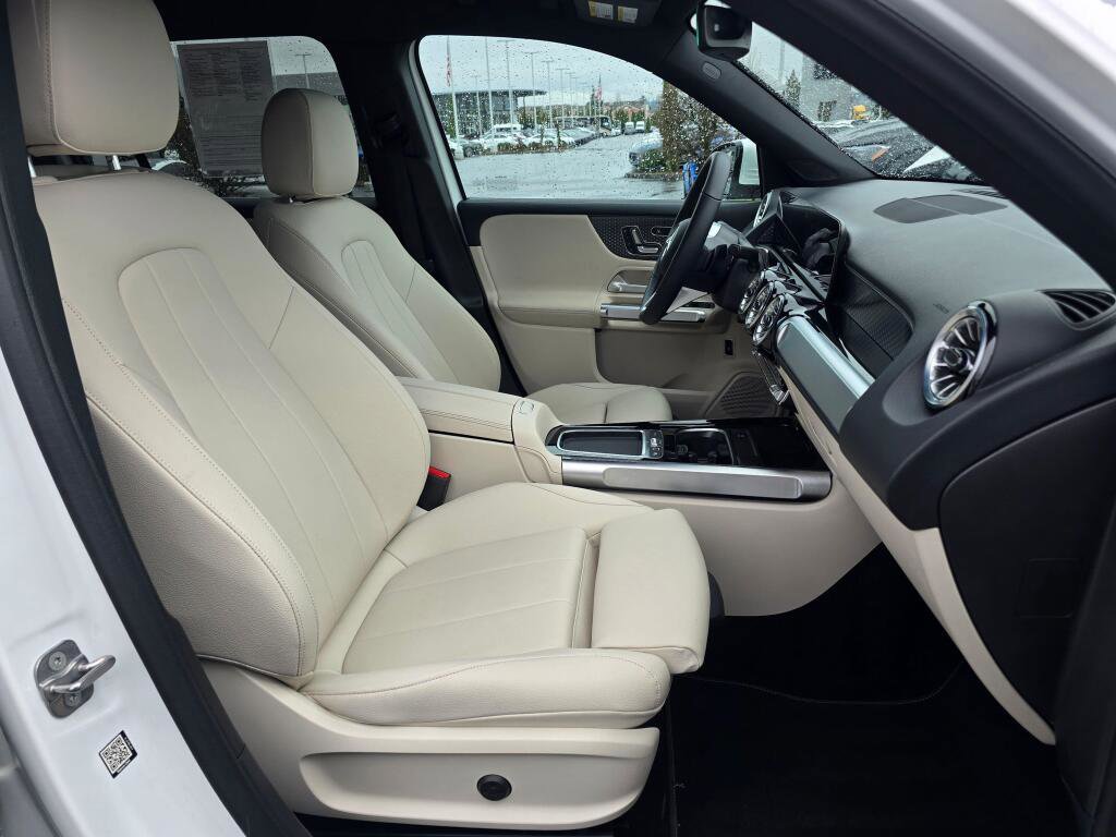 Used 2025 Mercedes-Benz GLB 250 4MATIC image 27