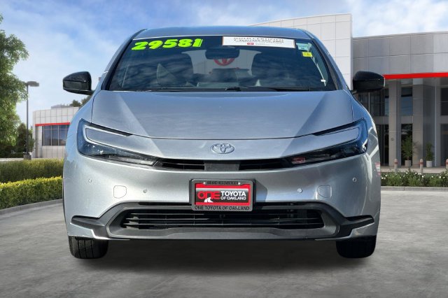 Certified 2025 Toyota Prius LE FWD image 11