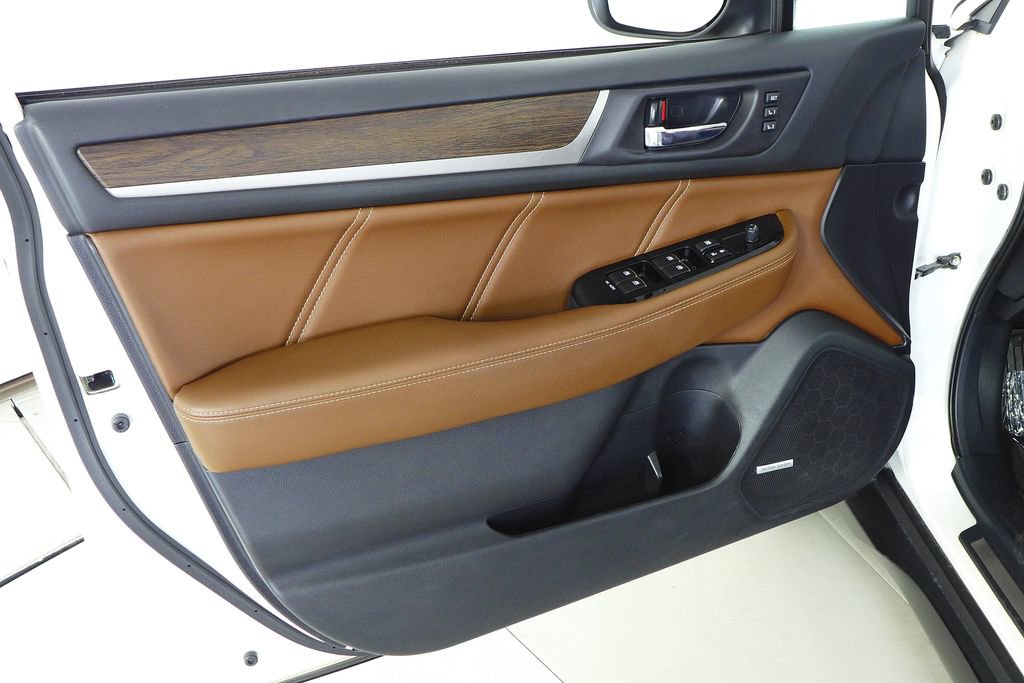 Used 2019 Subaru Outback 3.6R Touring w/ Popular Package #3A AWD/4WD image 11
