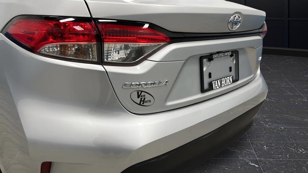 Used 2024 Toyota Corolla LE image 32