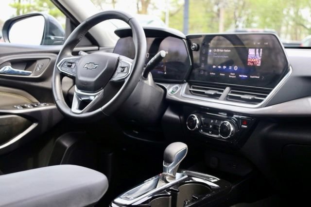 Used 2024 Chevrolet Trax ACTIV FWD image 7