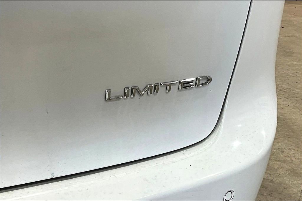 Used 2022 Chrysler Pacifica Limited FWD image 9