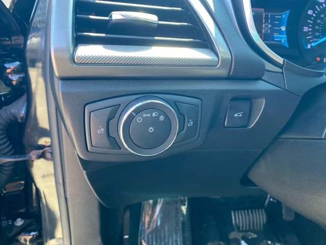 Used 2019 Ford Fusion SE FWD image 18
