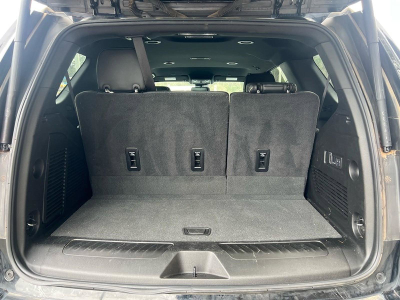 Used 2024 GMC Yukon SLT w/ SLT Luxury Package image 7