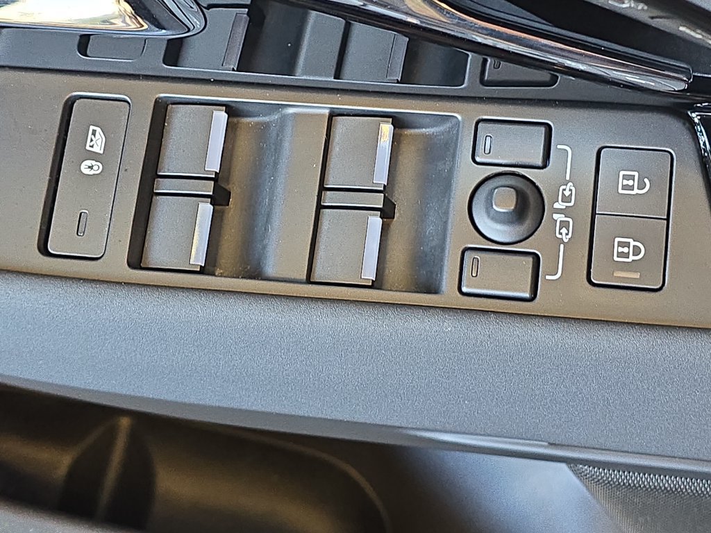 Certified 2024 Land Rover Range Rover Evoque Dynamic SE AWD/4WD image 30