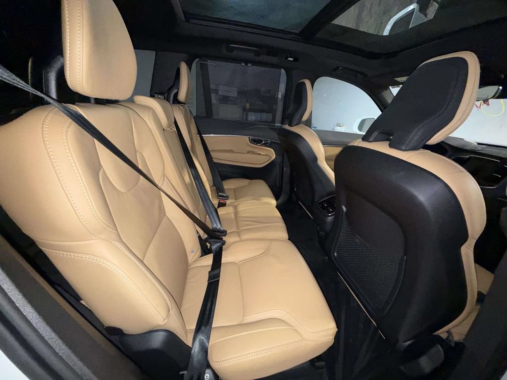 Used 2025 Volvo XC90 B6 Ultra AWD/4WD image 16