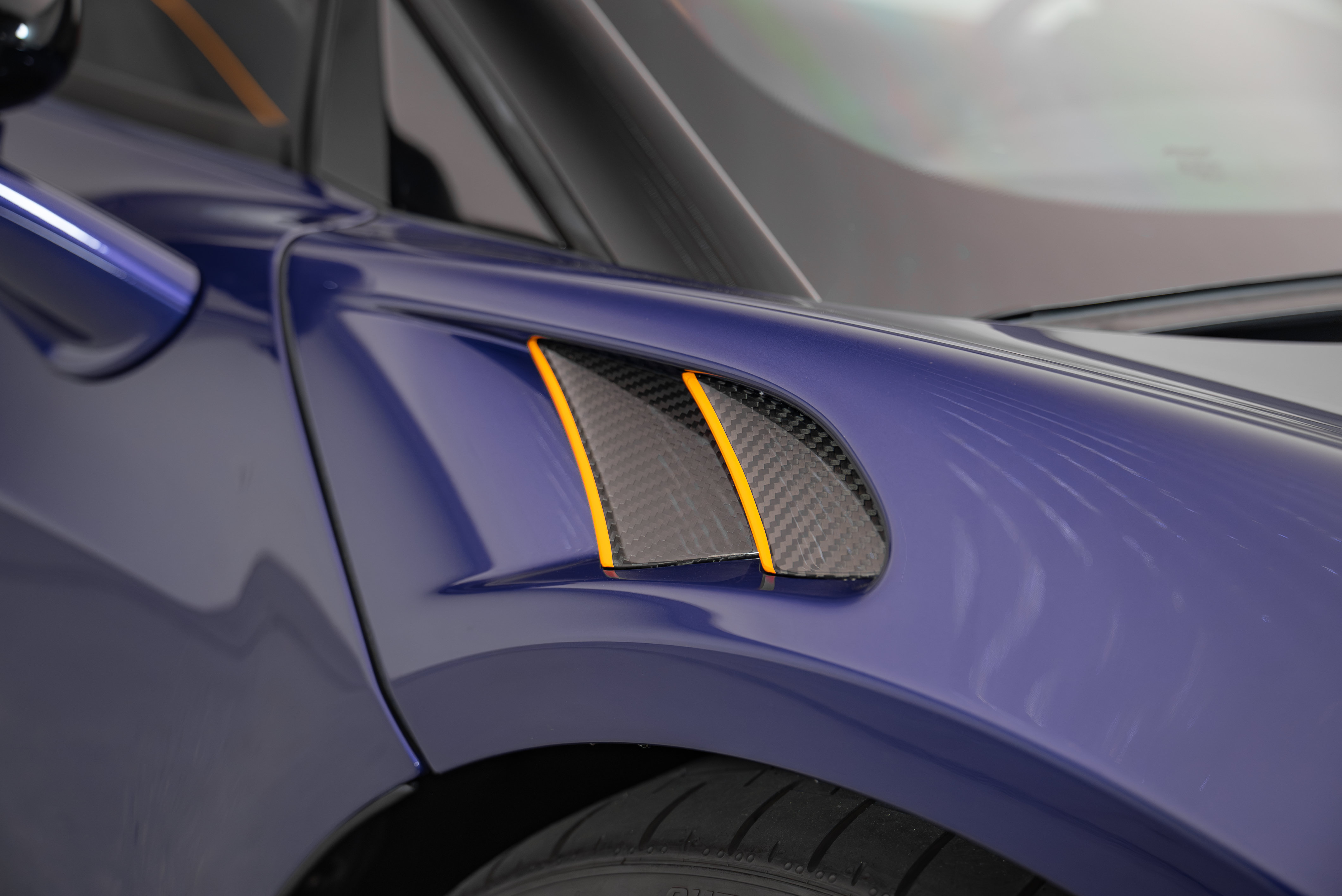 Used 2025 McLaren Artura Spider RWD image 18
