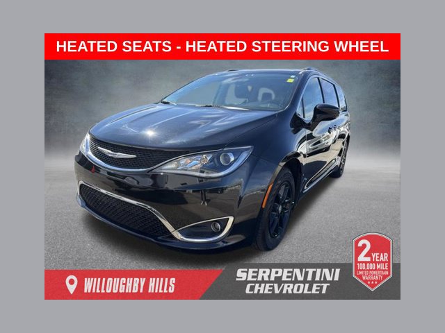 Used 2020 Chrysler Pacifica Touring-L FWD image 1