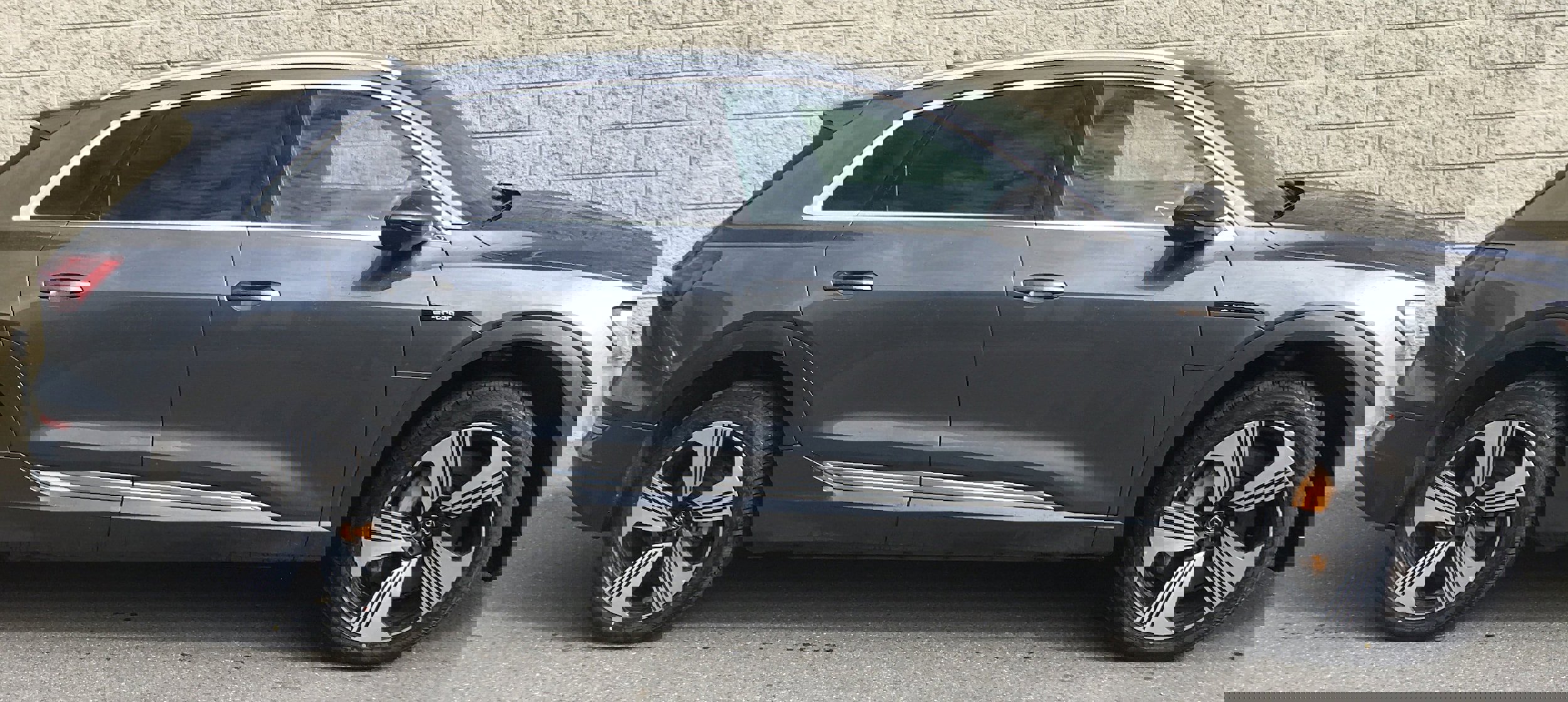 Used 2019 Audi e-tron Prestige image 3