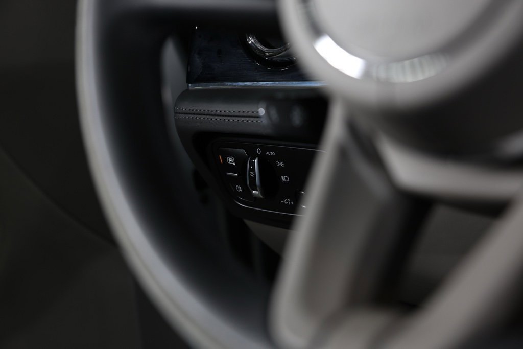 Used 2022 Bentley Bentayga image 34