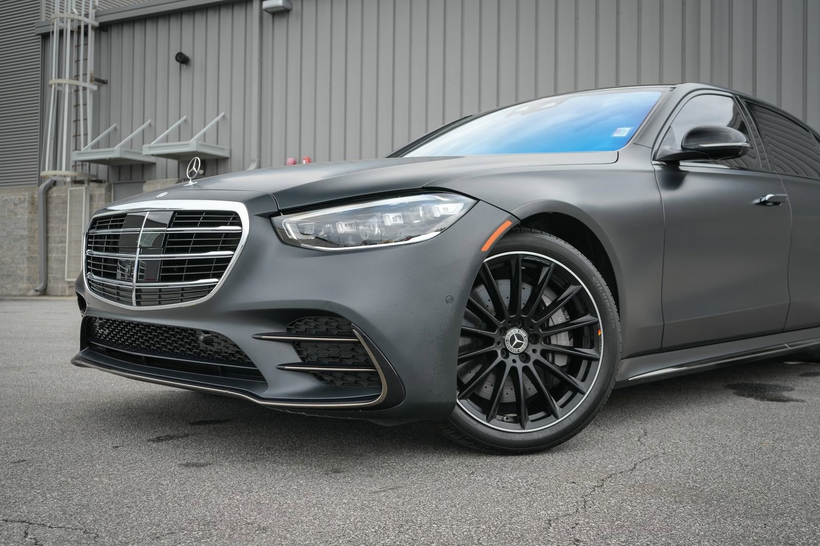 Used 2023 Mercedes-Benz S 580e 4MATIC Sedan w/ AMG Line image 5