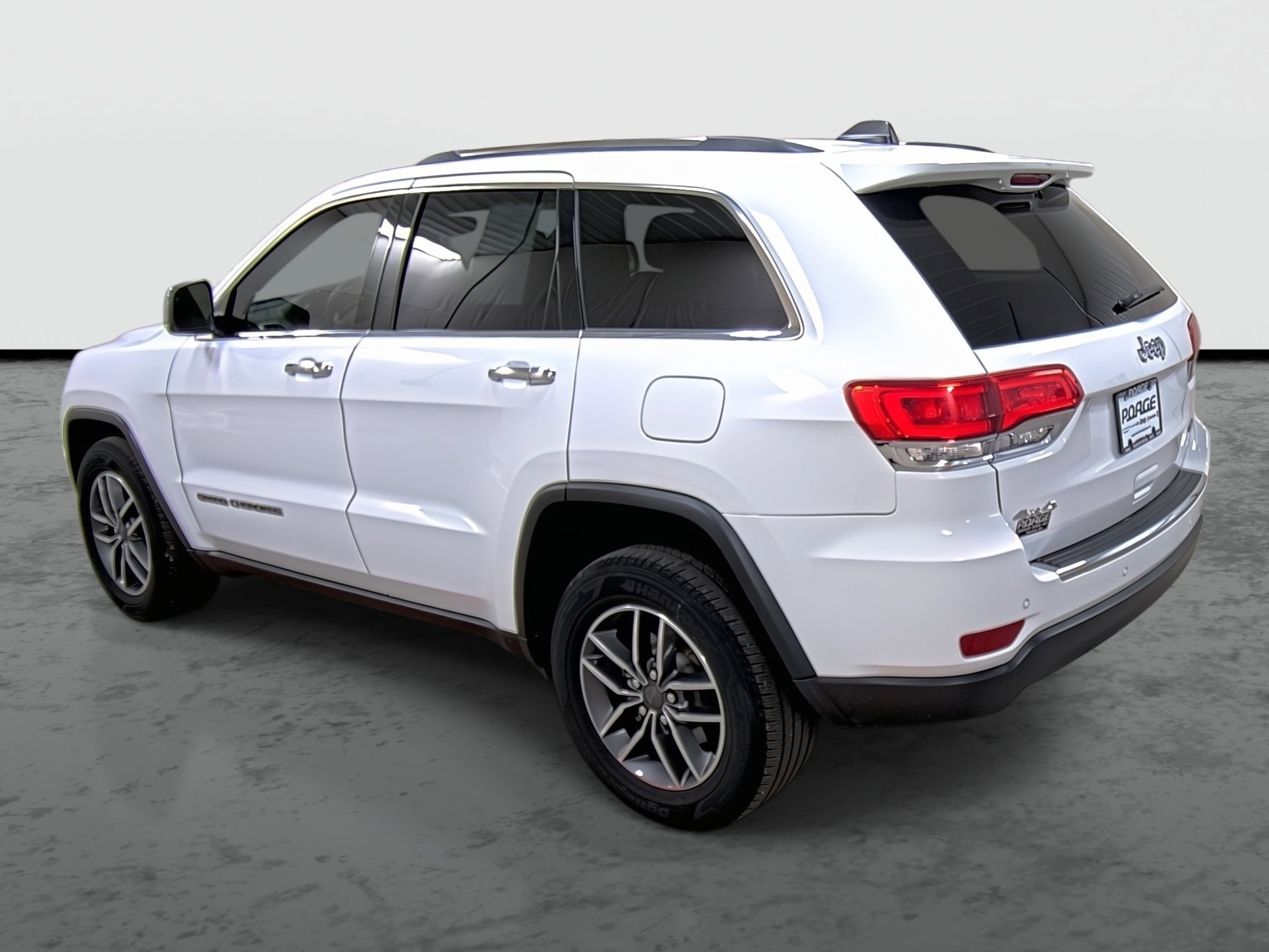 Used 2019 Jeep Grand Cherokee Limited AWD/4WD image 2
