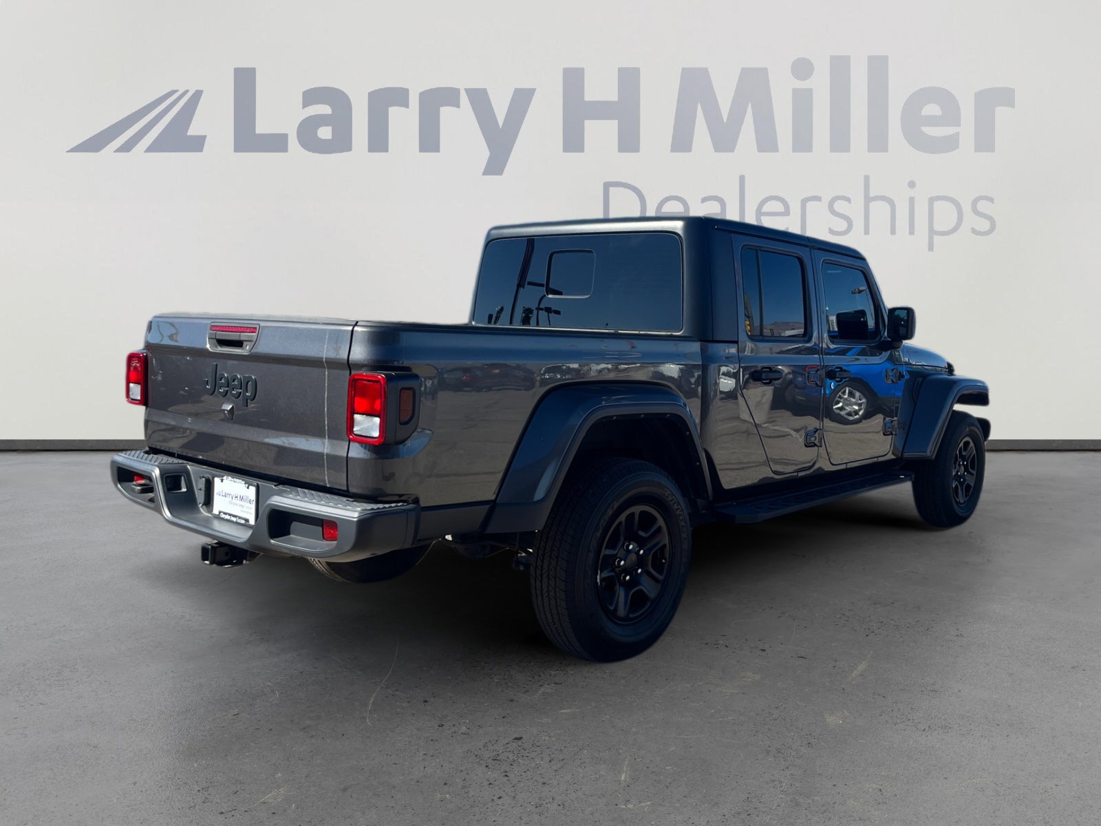 Used 2022 Jeep Gladiator Sport image 5