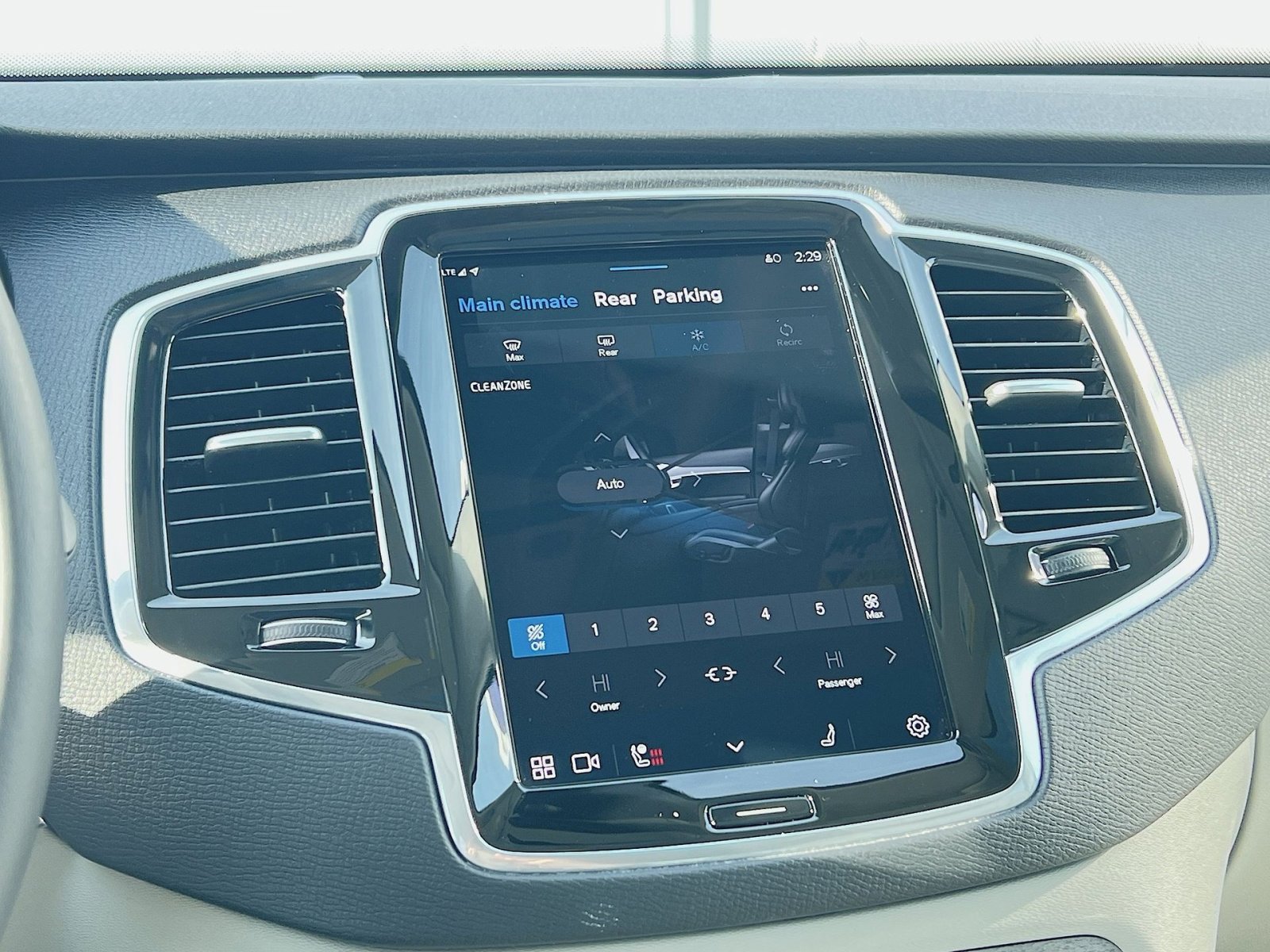 Used 2024 Volvo XC90 B6 Plus w/ Protection Package image 21