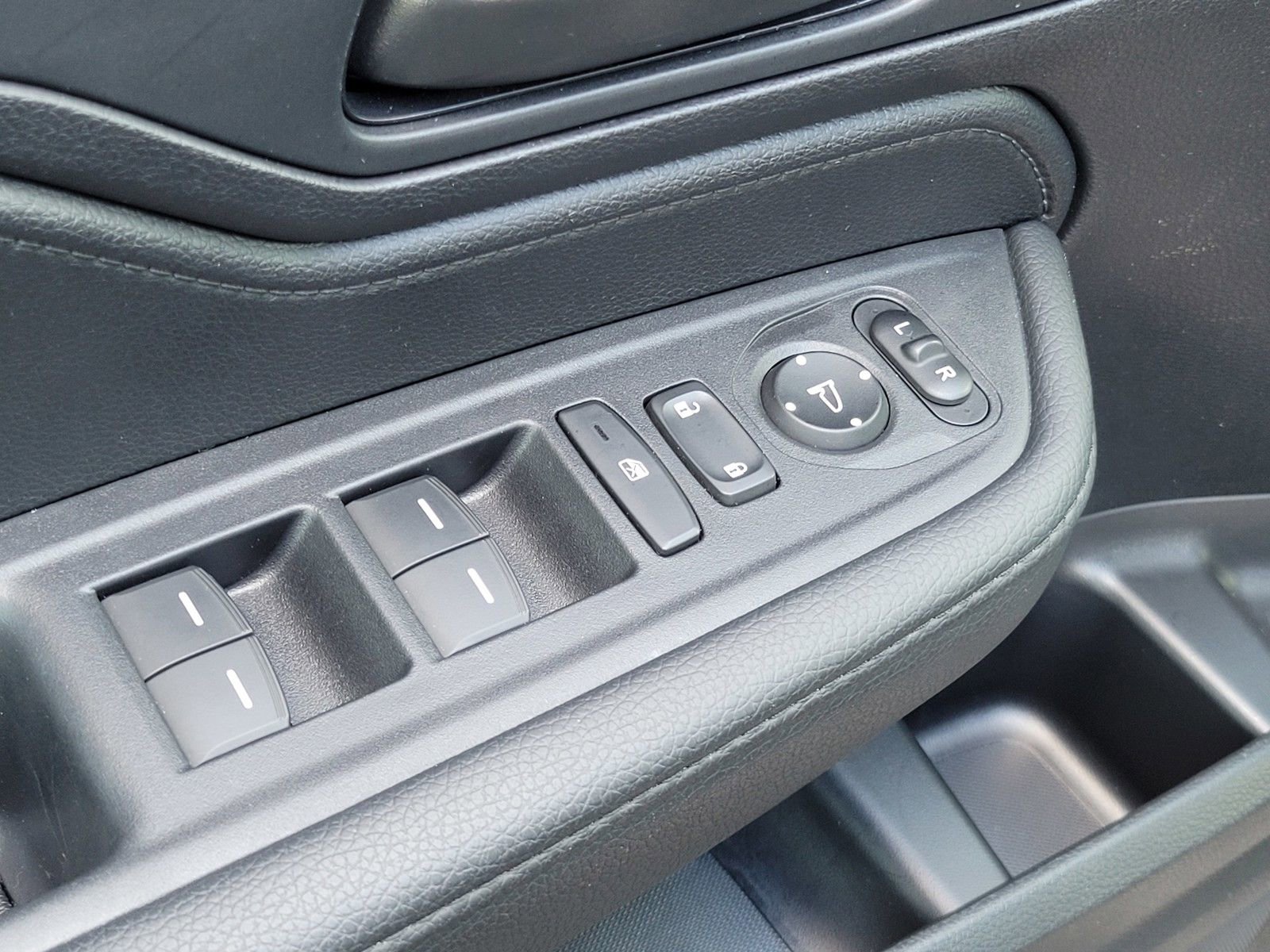 Used 2025 Honda Odyssey Sport-L image 18