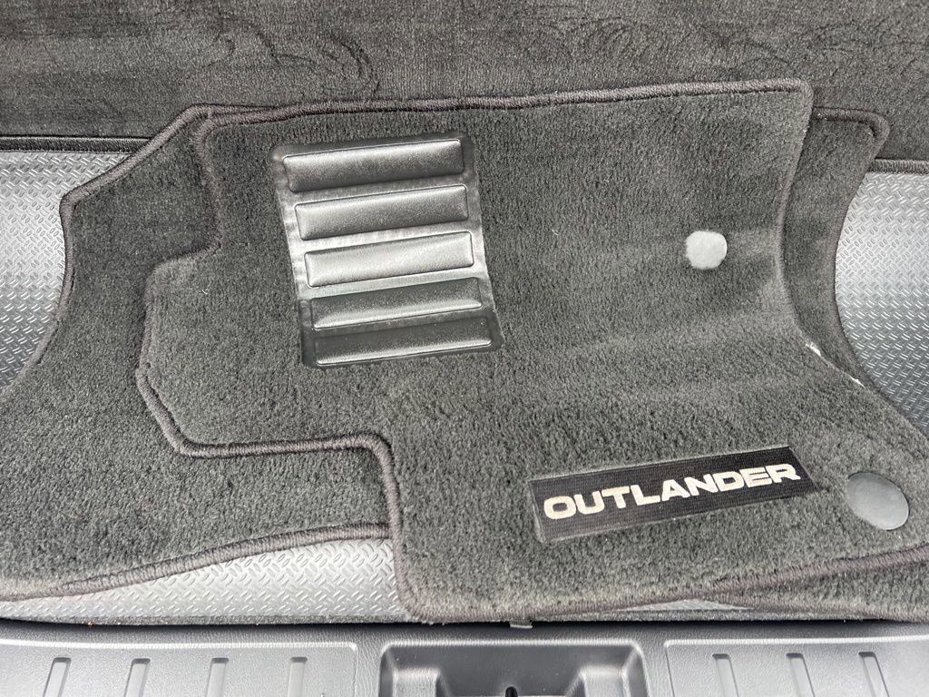 Used 2024 Mitsubishi Outlander SE image 12