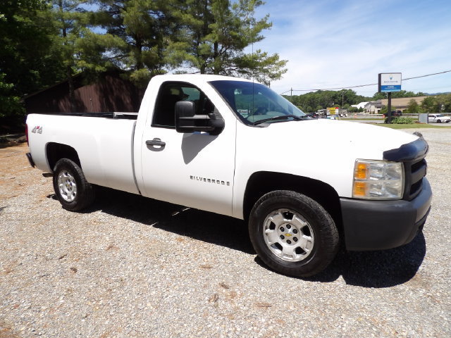 Used 2007 Chevrolet Silverado 1500 W/T w/ Towing Package AWD/4WD image 6