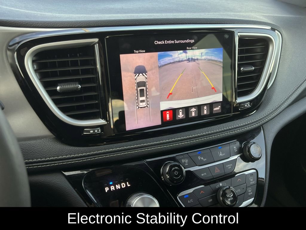 Used 2024 Chrysler Pacifica Select image 20