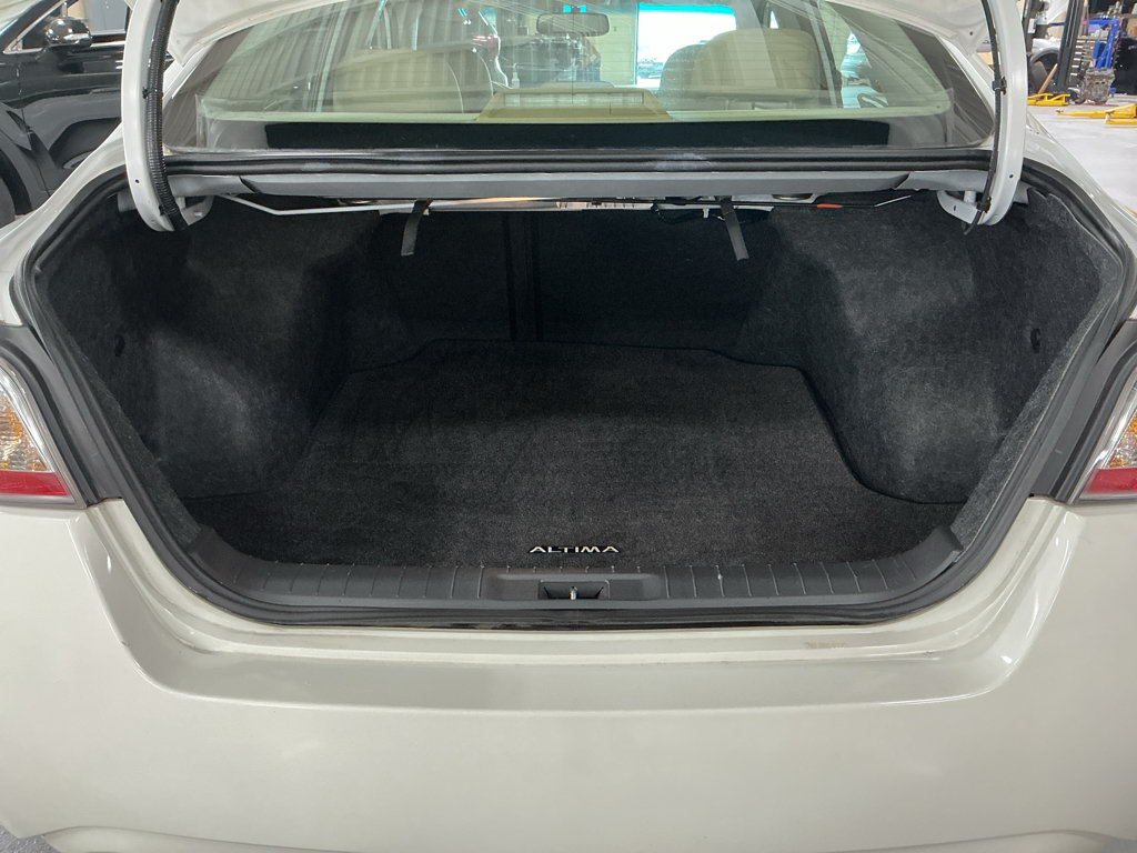 Used 2015 Nissan Altima 2.5 SL w/ Technology Package FWD image 8