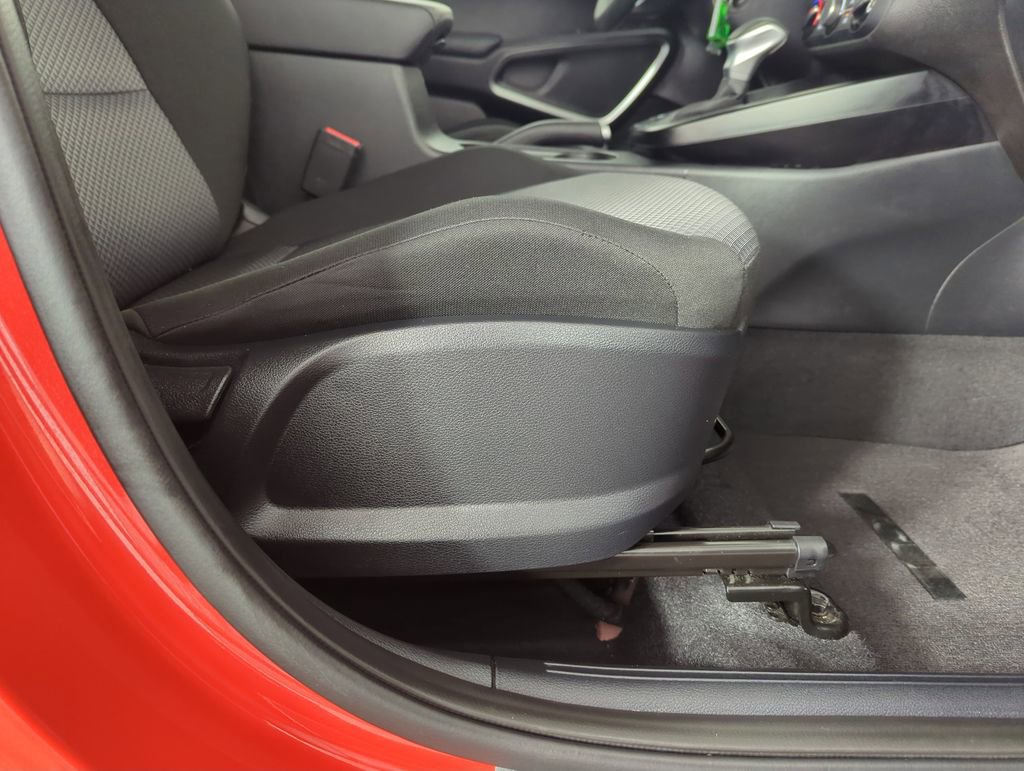 Used 2025 Kia Soul LX w/ LX Technology Package image 36